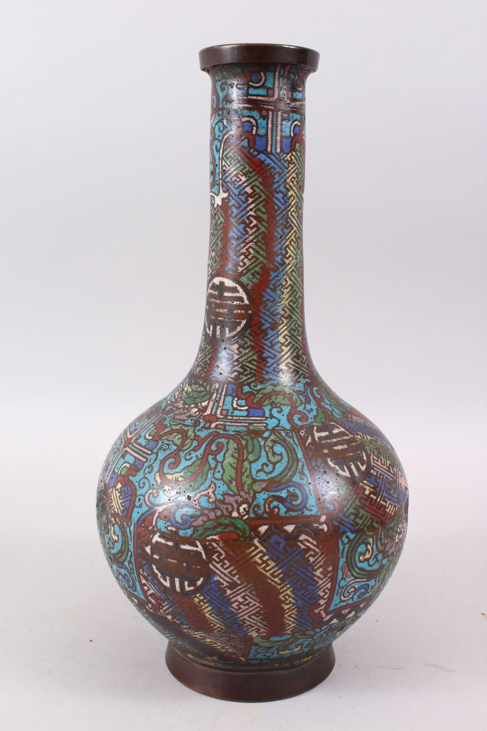 A GOOD CHINESE MING STYLE CLOISONNE BOTTLE VASE, The body decorated in geometric design, the base - Image 3 of 6