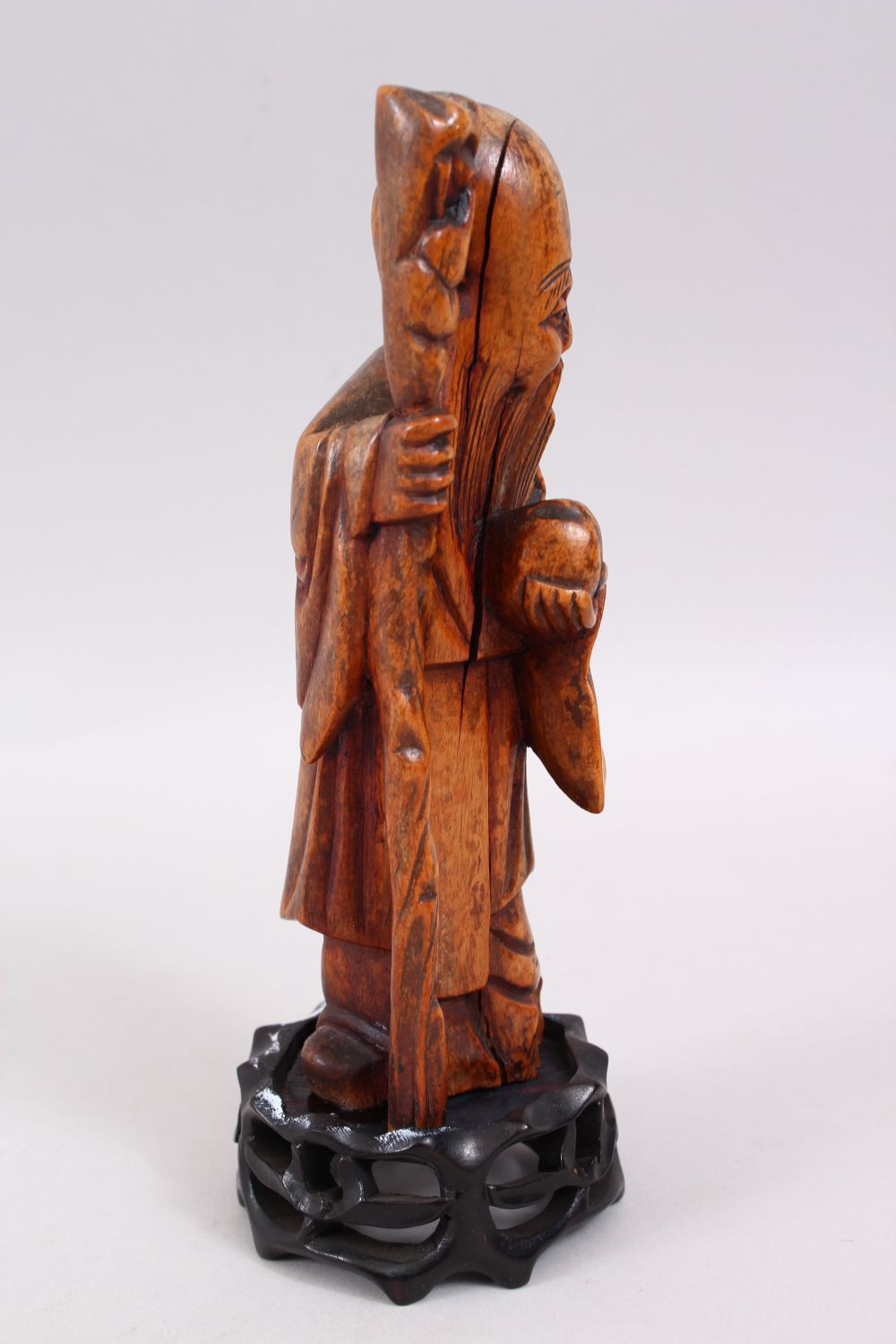 A GOOD 18TH CENTURY CHINESE BOXWOOD CARVED FIGURE OF SHOU LOU, stood bearing his staff and gourd - Image 2 of 6