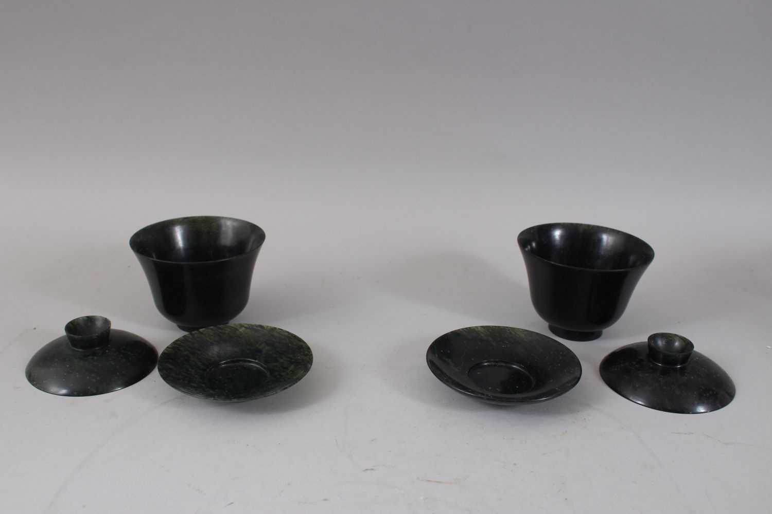 A GOOD PAIR OF CHINESE SPINACH JADE TEA CUP SETS / BOWLS AND COVER, 9cm high overall x 9.5cm - Image 2 of 8