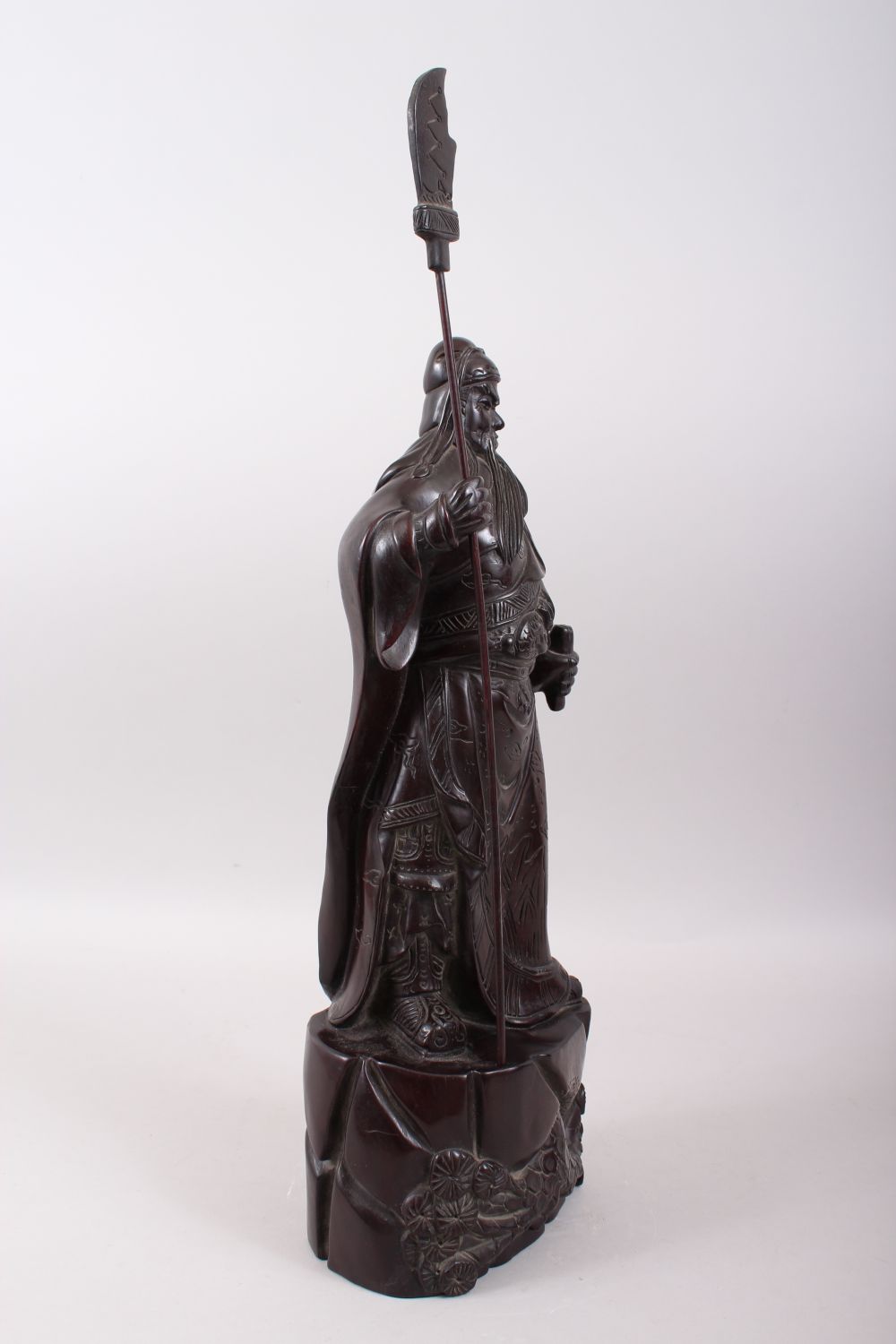 A GOOD 19TH / 20TH CENTURY CHINESE HARDWOOD HARVED FIGURE OF A BEARDED WARRIOR, stood on a tree - Image 3 of 9