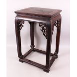 A VERY GOOD 19TH CENTURY CHINESE HARDWOOD ZITAN WOOD STAND / SIDE TABLE, the table with a carved and