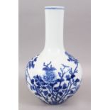 A LARGE 20TH CENTURY CHINESE BLUE & WHITE PORCELAIN BOTTLE VASE, the body of the vase decorated with