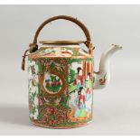 A 19TH CENTURY CHINESE CANTON PORCELAIN TEAPOT AND COVER, 12.5cm high.