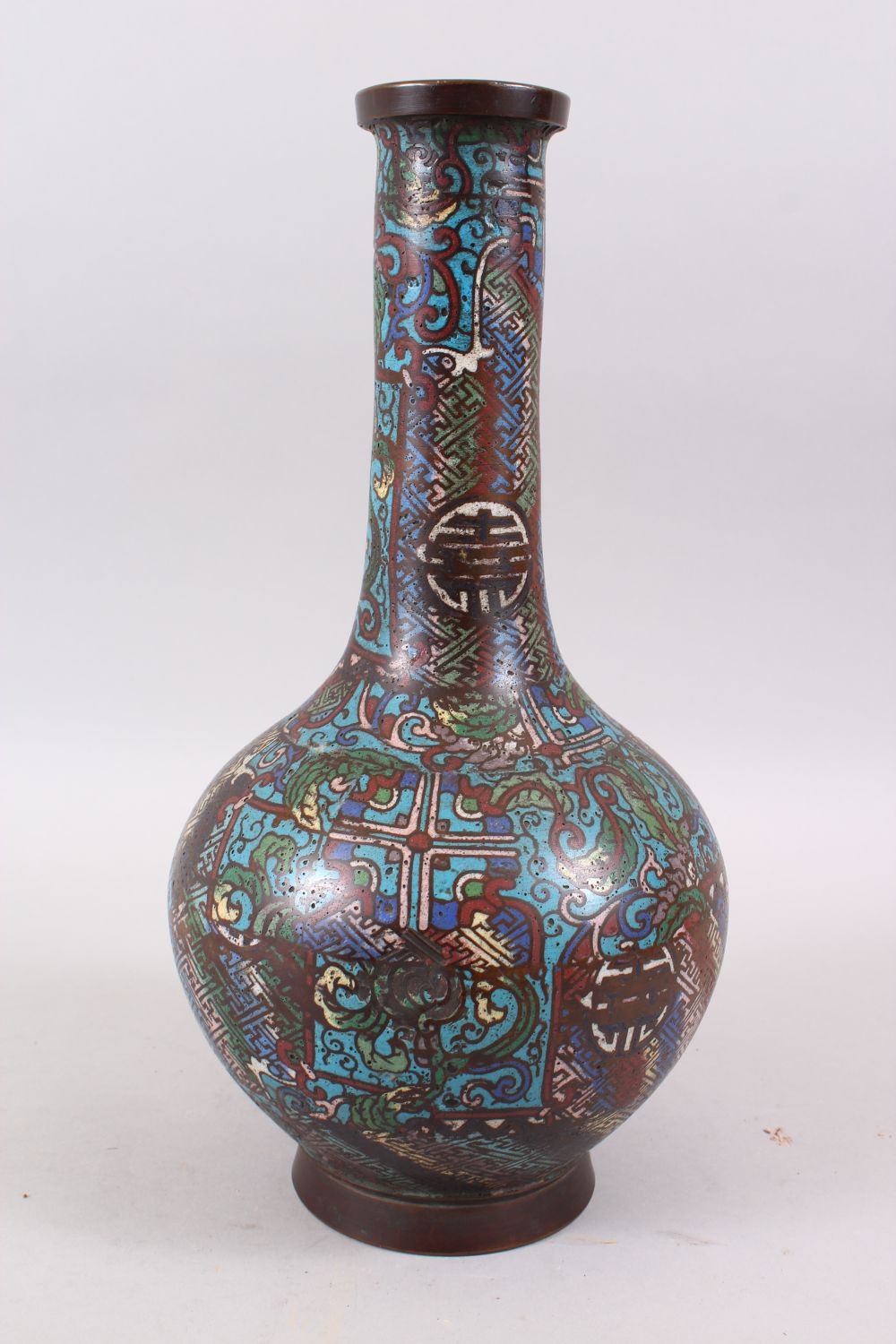 A GOOD CHINESE MING STYLE CLOISONNE BOTTLE VASE, The body decorated in geometric design, the base - Image 4 of 6