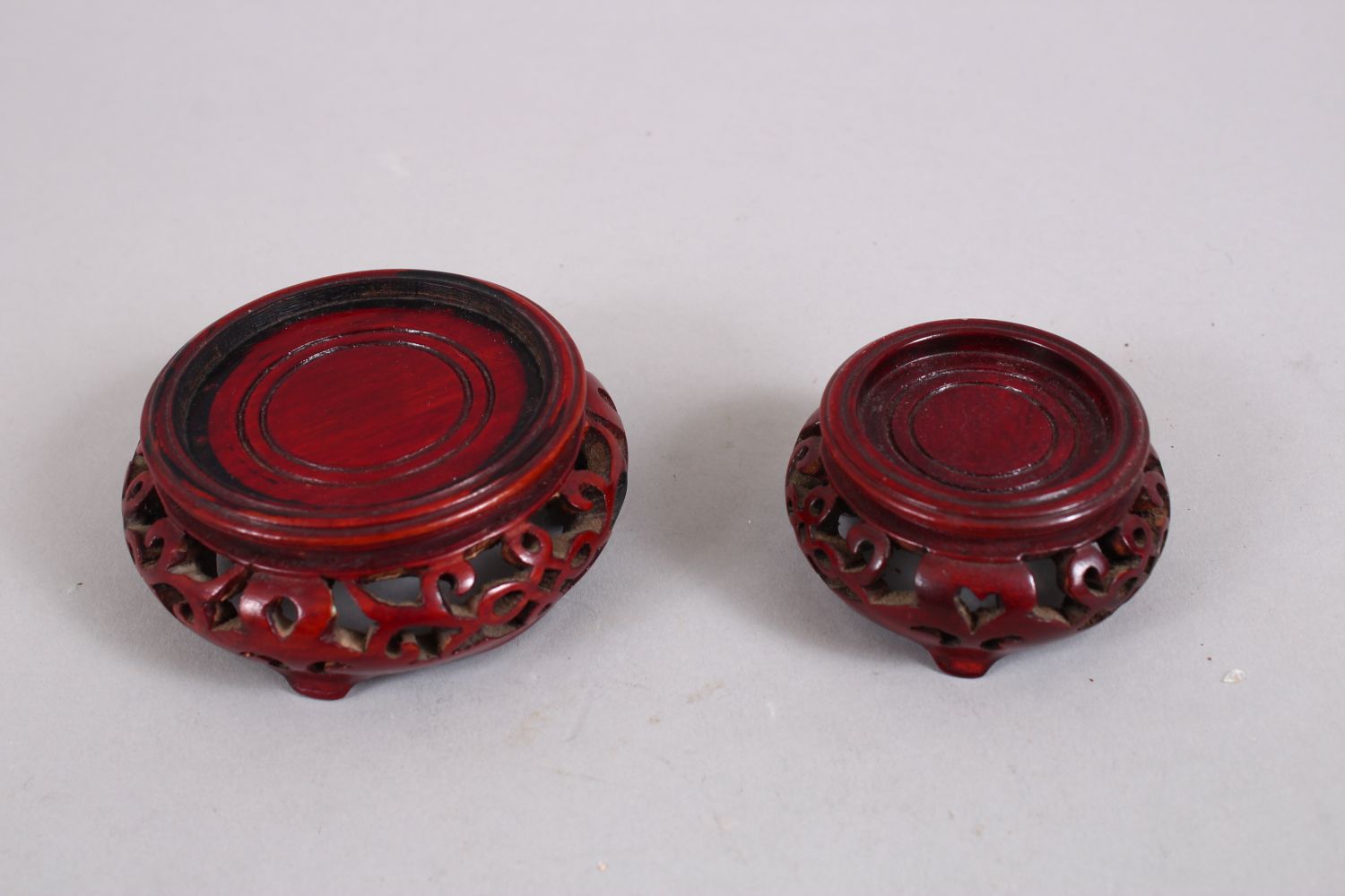A GOOD PAIR OF 20TH CENTURY CHINESE GREEN JADE / HARDSTONE BOWLS, with accompanying carved stands, - Image 4 of 4