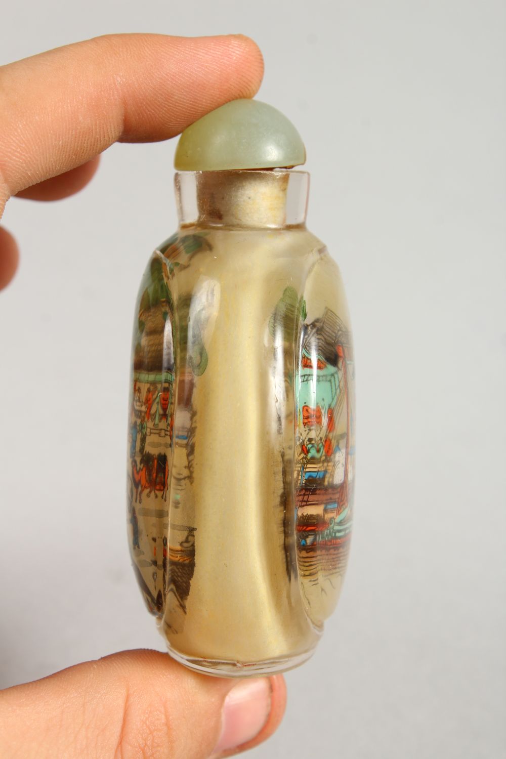 A GOOD SNUFF BOTTLE painted with a boat, buildings and figures, 8.5cm. - Image 4 of 10