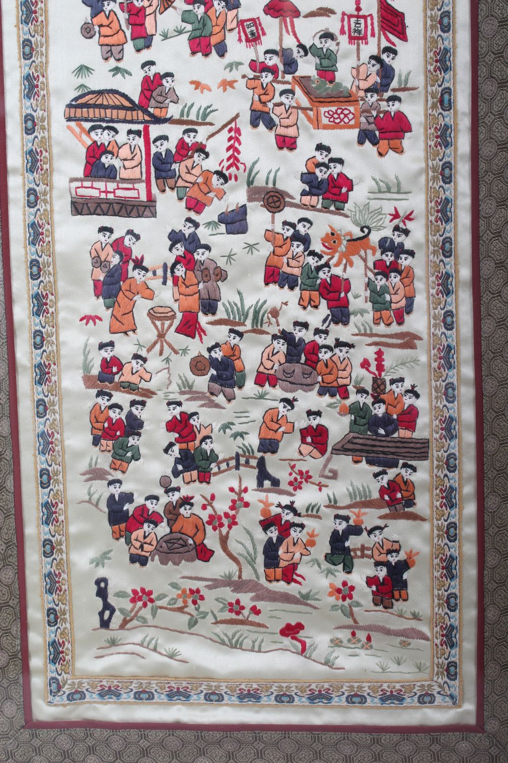 A LATE 19TH / EARLY 20TH CENTURY CHINESE EMBROIDERED SILK OF BOYS, the framed silk work depicting - Image 5 of 7