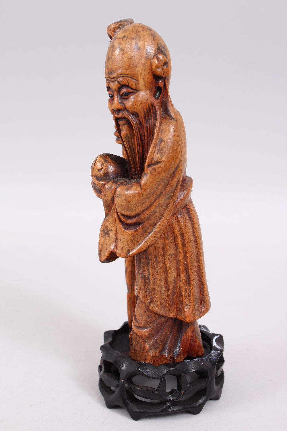 A GOOD 18TH CENTURY CHINESE BOXWOOD CARVED FIGURE OF SHOU LOU, stood bearing his staff and gourd - Image 4 of 6