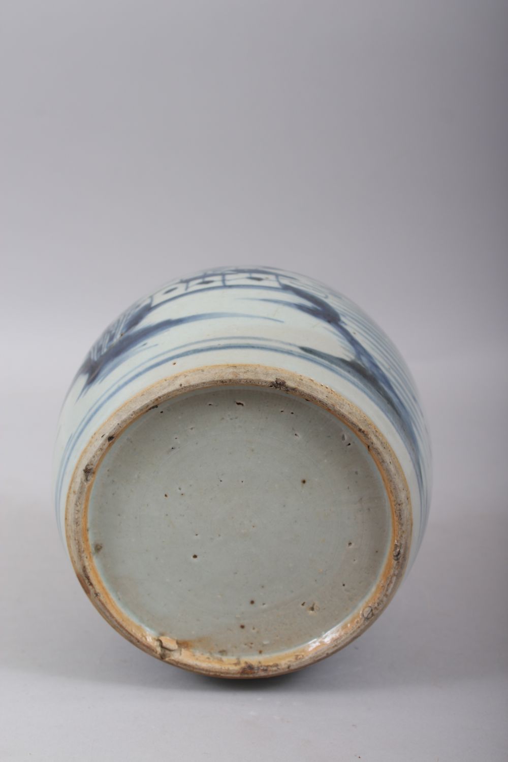 A SMALL 19TH CENTURY CHINESE BLUE & WHITE GINGER JAR, the body with landscape scenes, 16.5cm high - Image 5 of 6