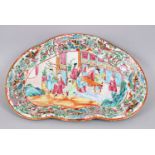 A GOOD 19TH CENTURY CHINESE CANTON FAMILLE ROSE PORCELAIN LOBED DISH, decorated with a scene of