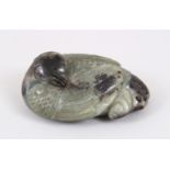 A VERY GOOD 18TH CENTURY CHINESE CARVED JADE FIGURE OF A GOOSE, the goose recumbent with its head