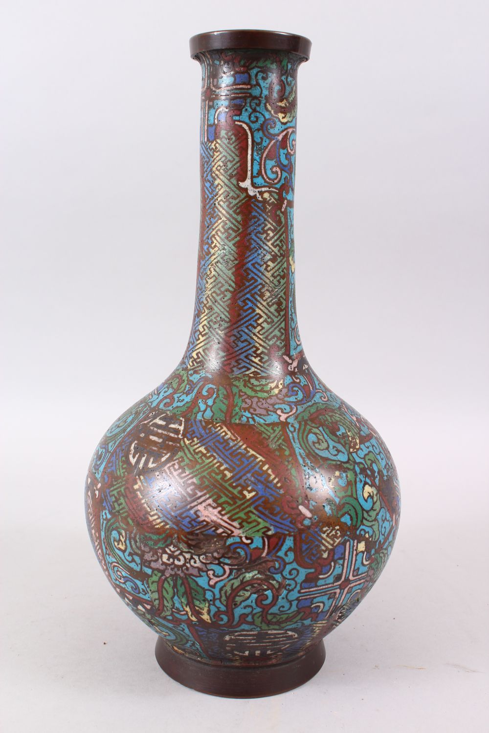 A GOOD CHINESE MING STYLE CLOISONNE BOTTLE VASE, The body decorated in geometric design, the base - Image 2 of 6