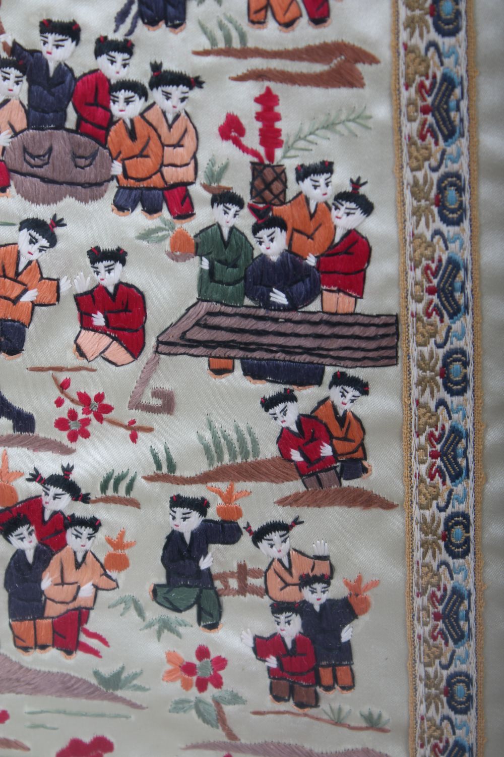 A LATE 19TH / EARLY 20TH CENTURY CHINESE EMBROIDERED SILK OF BOYS, the framed silk work depicting - Image 7 of 7