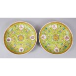 A GOOD PAIR OF 19TH CENTURY CHINESE FAMILLE ROSE PORCELAIN DISHES, the yellow ground decorated