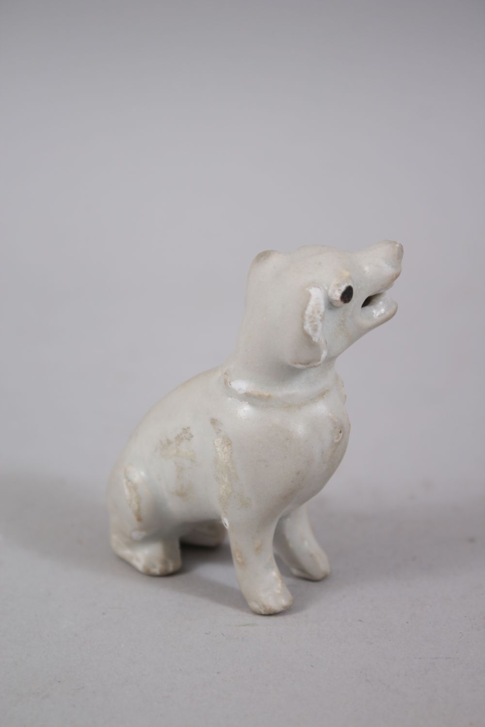 A CHINESE KANGXI BLANC DE CHINESE STYLE MODEL OF A HOUND, in a seated position with head to one - Image 3 of 4