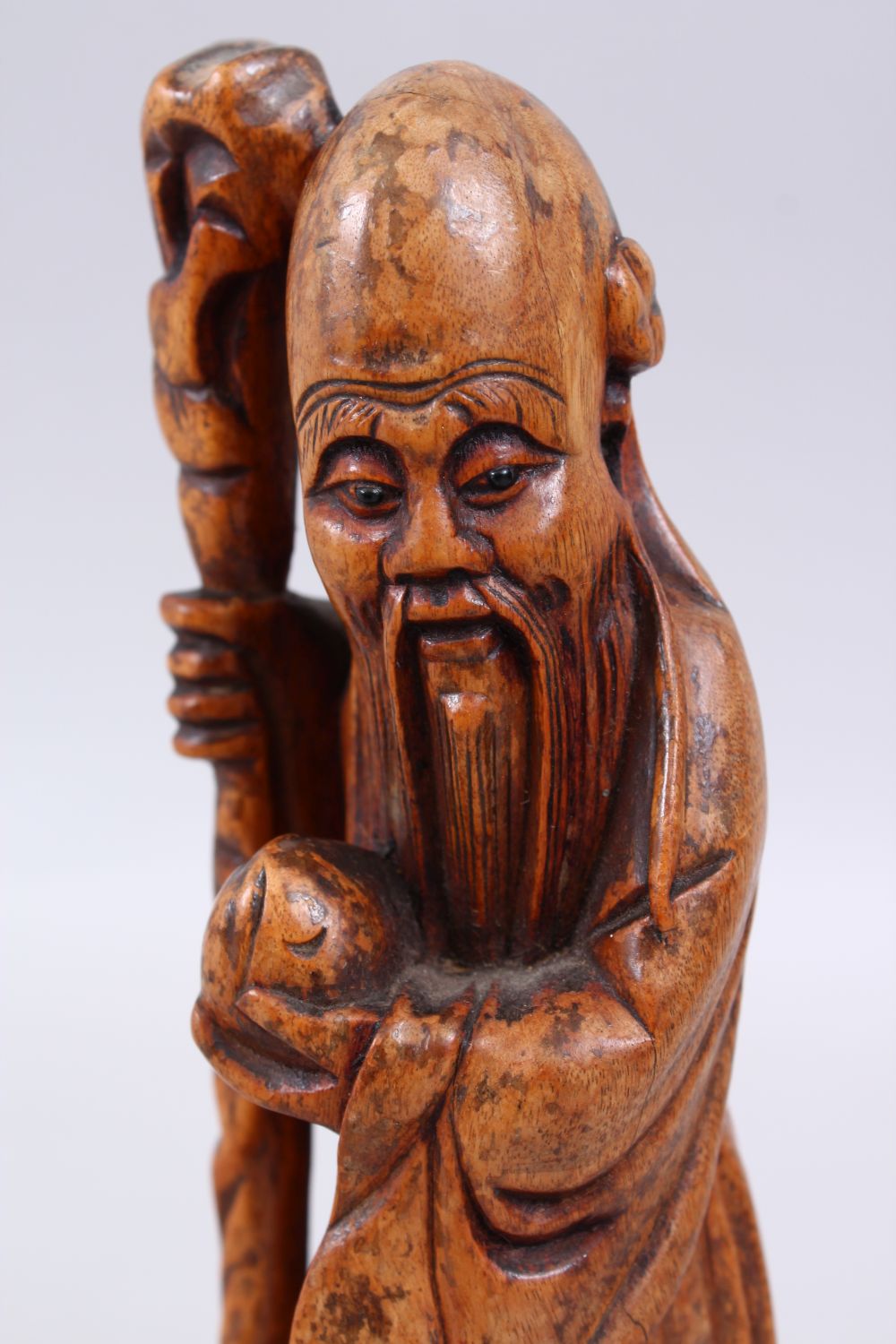 A GOOD 18TH CENTURY CHINESE BOXWOOD CARVED FIGURE OF SHOU LOU, stood bearing his staff and gourd - Image 5 of 6