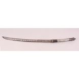 A VERY GOOD 18TH CENTURY OR EARLIER BURMESE INLAID SWORD / DAH, the handle inlaid with with silver