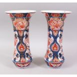A PAIR OF 18TH CENTURY JAPANESE IMARI PORCELAIN FLUTED RIM VASES, the body of the vases decorated in