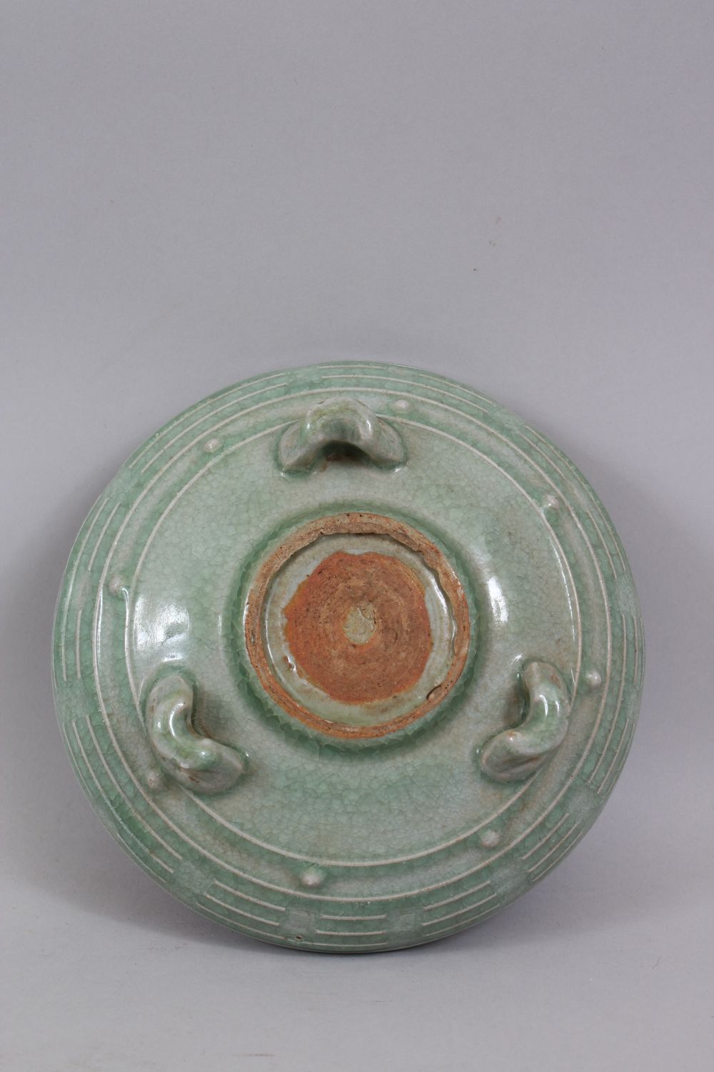 A GOOD CHINESE SONG STYLE PALE CELADON GROUND TRIPLE FOOT CENSOR, the body with moulded studs, the - Image 6 of 7