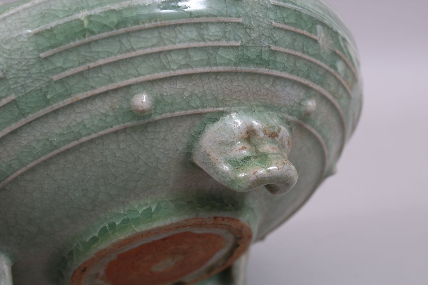 A GOOD CHINESE SONG STYLE PALE CELADON GROUND TRIPLE FOOT CENSOR, the body with moulded studs, the - Image 5 of 7