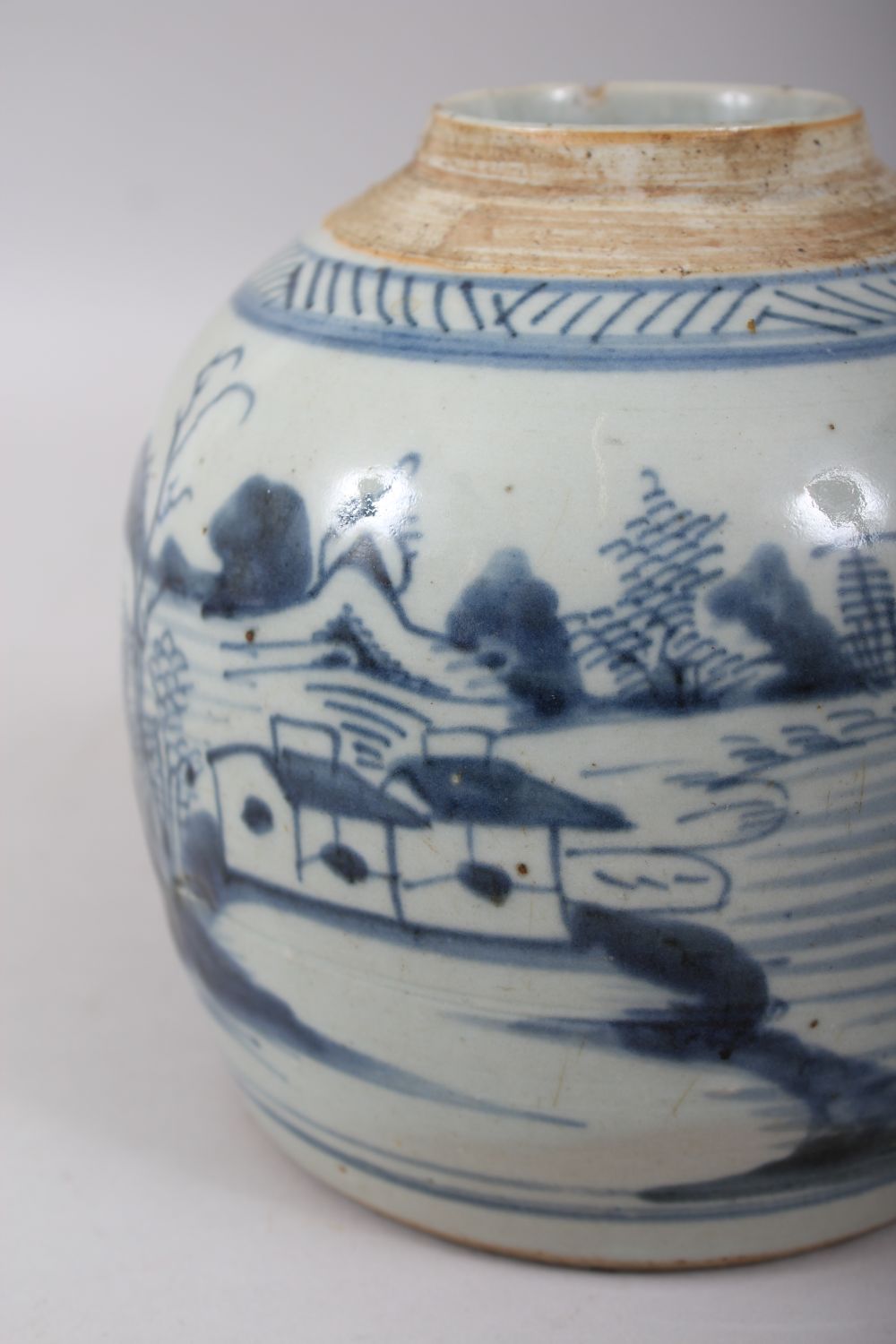 A SMALL 19TH CENTURY CHINESE BLUE & WHITE GINGER JAR, the body with landscape scenes, 16.5cm high - Image 4 of 6