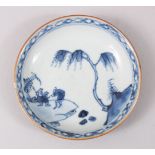 A CHINESE QIANLONG PERIOD BLUE AND WHITE / CAFE AU LAIT PORCELAIN SAUCER, the interior decorated ith