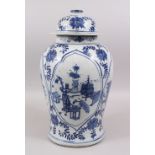 A GOOD CHINESE REPUBLICAN PERIOD STYLE BLUE & WHITE PORCELAIN JAR / VASE & COVER, the body of the