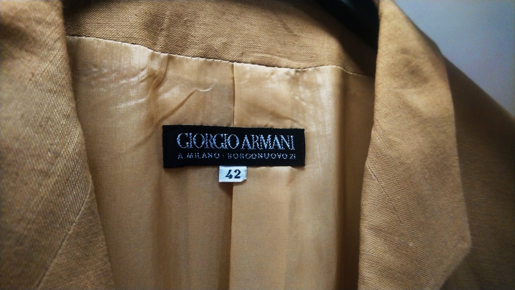 GIORGIO ARMANI CREAM TROUSERS AND JACKET. - Image 4 of 5