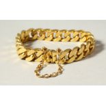 AN 18CT GOLD BRACELET, 109gms.