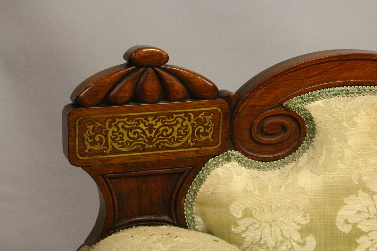 A VERY GOOD REGENCY ROSEWOOD AND CUT BRASS INLAID SCROLL END SETTEE, with carved and shaped back, - Image 2 of 11