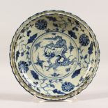 A BLUE AND WHITE CIRCULAR DRAGON DISH. 8ins diameter.