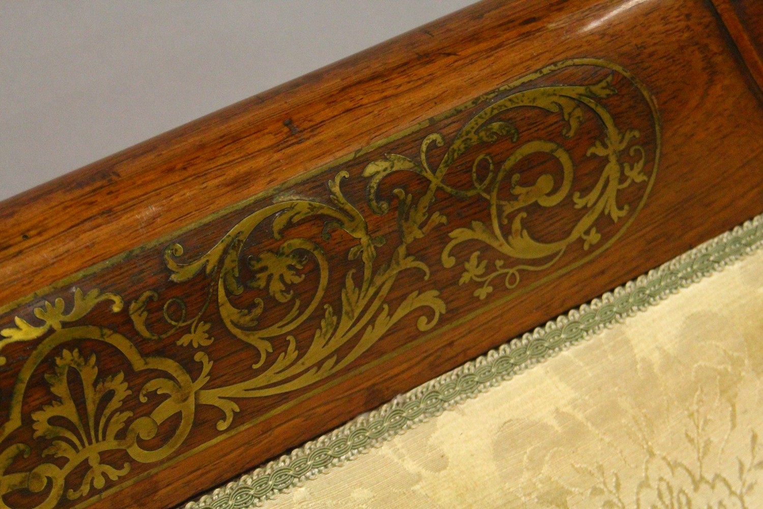 A VERY GOOD REGENCY ROSEWOOD AND CUT BRASS INLAID SCROLL END SETTEE, with carved and shaped back, - Image 6 of 11