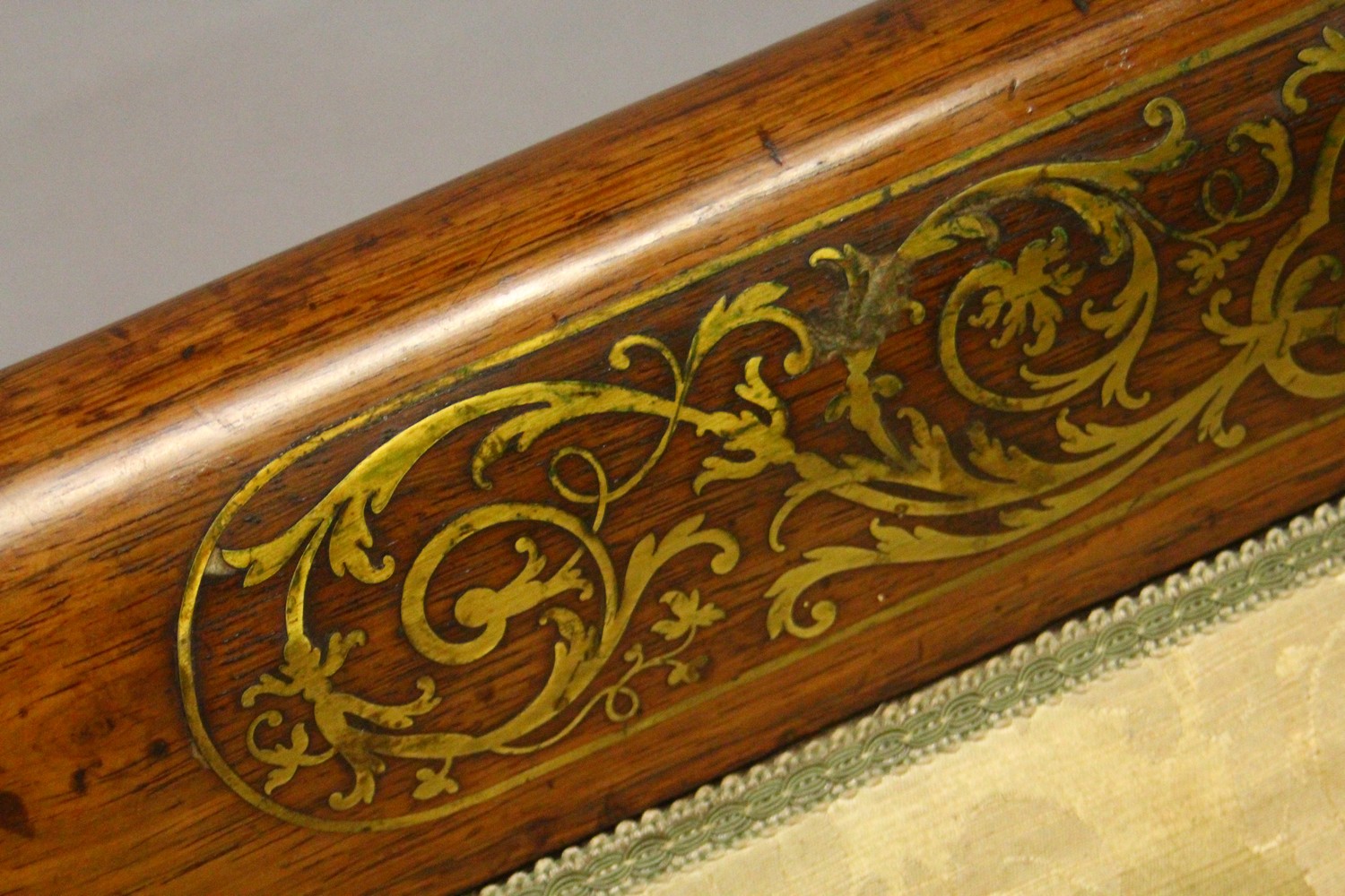 A VERY GOOD REGENCY ROSEWOOD AND CUT BRASS INLAID SCROLL END SETTEE, with carved and shaped back, - Image 4 of 11