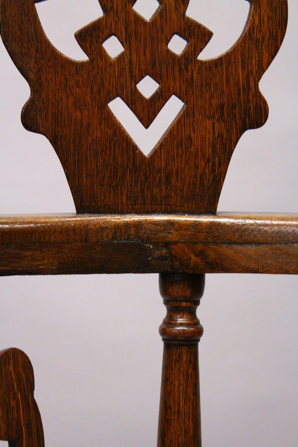 AN 18TH CENTURY OAK CORNER CHAIR, the curving back with pierced splats, solid seat on plain legs and - Image 9 of 12