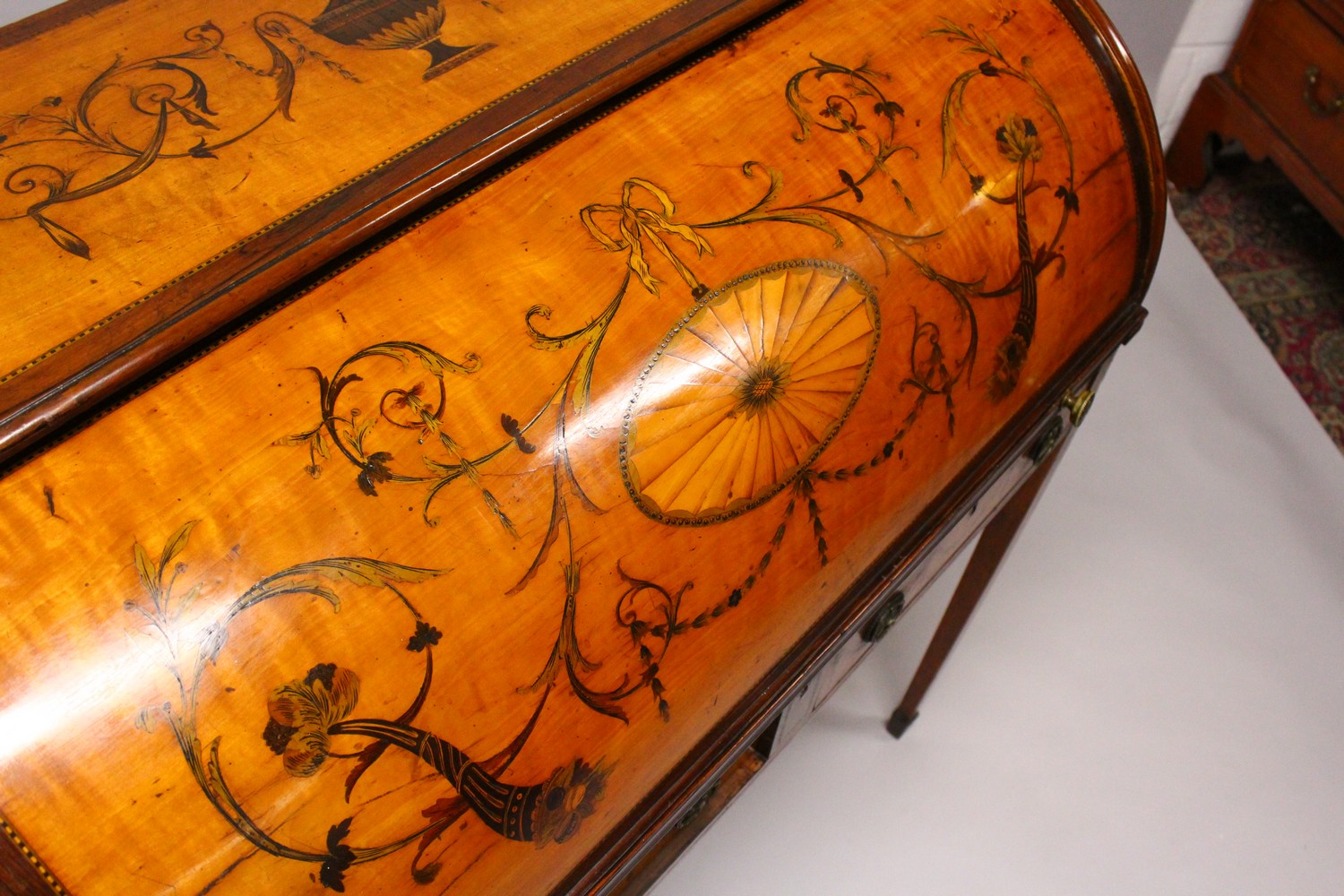 A SUPERB GEORGE III SATINWOOD INLAID CYLINDER BUREAU with urns, scrolls, ribbons and oval. The - Image 4 of 11