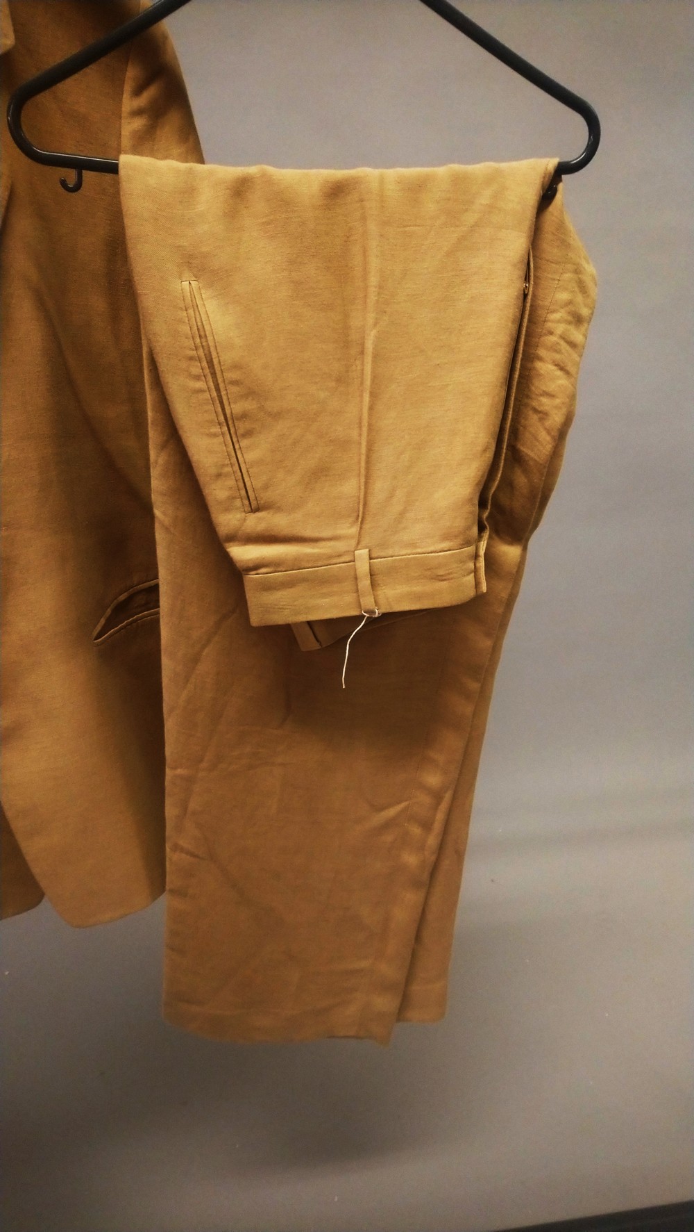 GIORGIO ARMANI CREAM TROUSERS AND JACKET. - Image 2 of 5