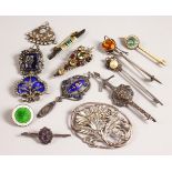 AN ART DECO SILVER BROOCH AND BIJOUTERIE.