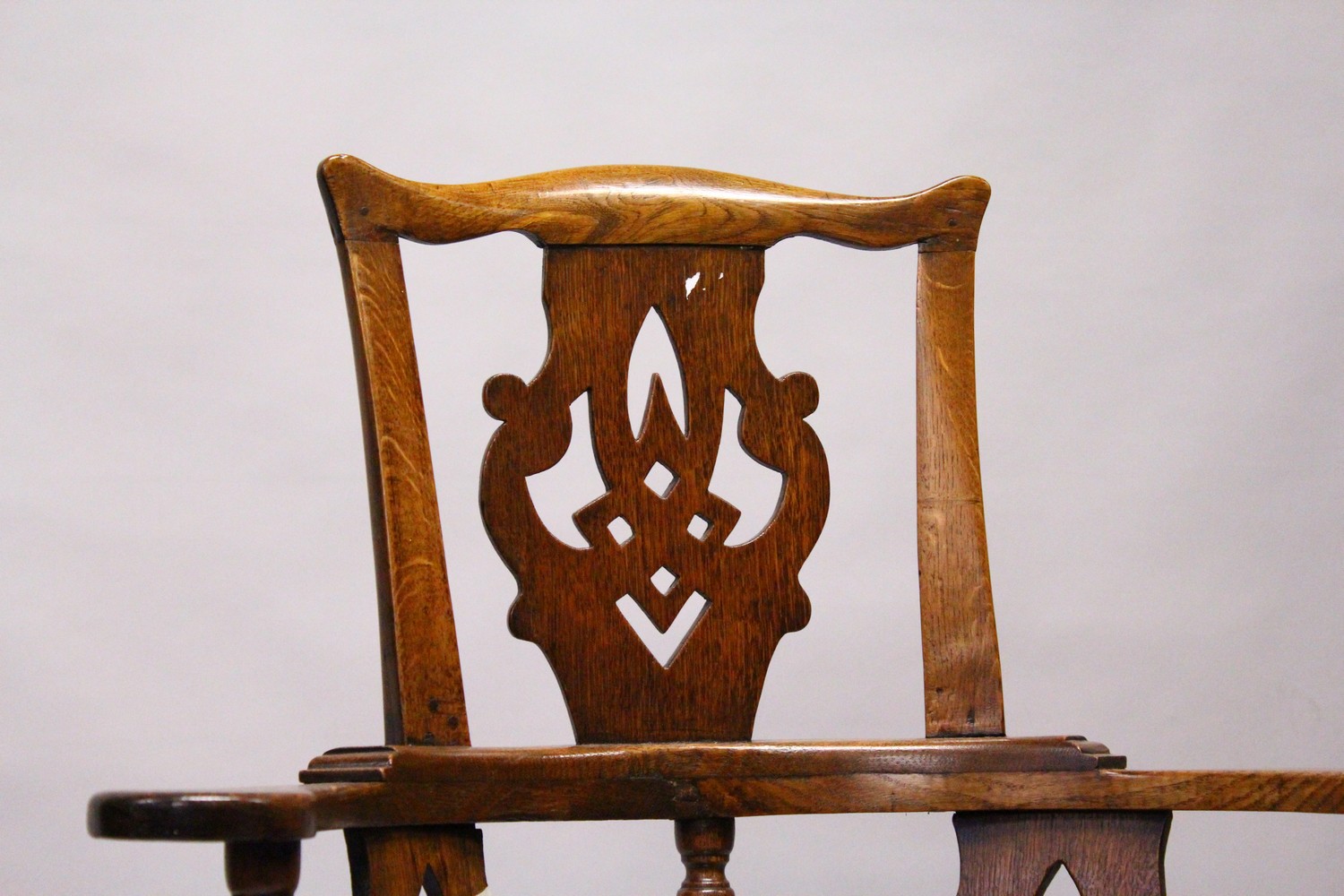 AN 18TH CENTURY OAK CORNER CHAIR, the curving back with pierced splats, solid seat on plain legs and - Image 2 of 12