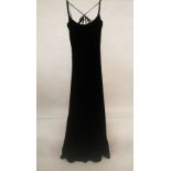 A LONG BLACK VELVET EVENING DRESS.