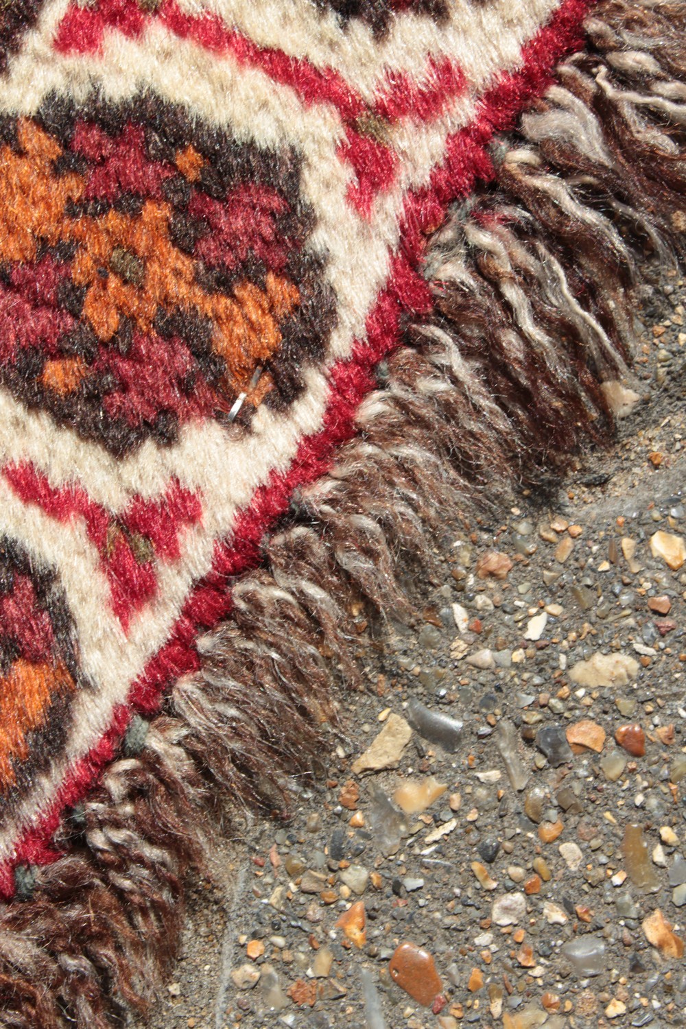 A PERSIAN TRIBAL SHIRAZ QASHQAI CARPET with a large motif on a red ground. 11ft 6ins x 5ft 6ins. - Image 5 of 8