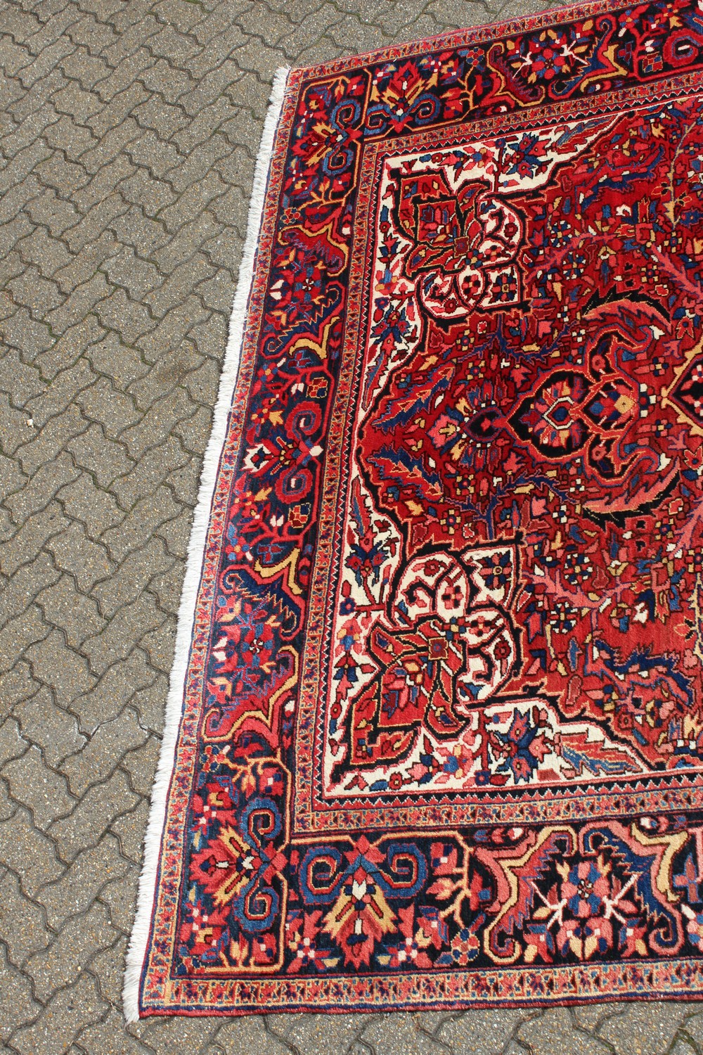A PERSIAN STYLE HERIZ CARPET, 20TH CENTURY, red ground with allover stylised floral decoration (some - Image 5 of 9