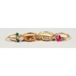 FOUR 9CT AND 18CT GOLD RINGS.
