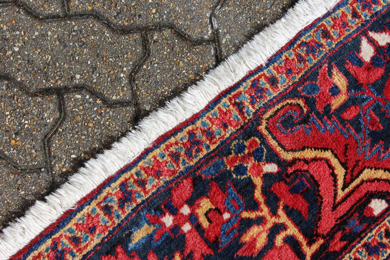 A PERSIAN STYLE HERIZ CARPET, 20TH CENTURY, red ground with allover stylised floral decoration (some - Image 6 of 9