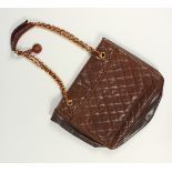 A QUILTED BROWN LEATHER HANDBAG, with leather and gilt chain handle, in a travelling bag. 31cms