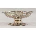 A PIERCED TAZZA ON STAND. London 1912. Maker: GJ & GJ. Weight 14ozs.