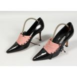 A PAIR OF BLACK MANOLO BLAHNIK HIGH-HEEL SHOES, Size 38