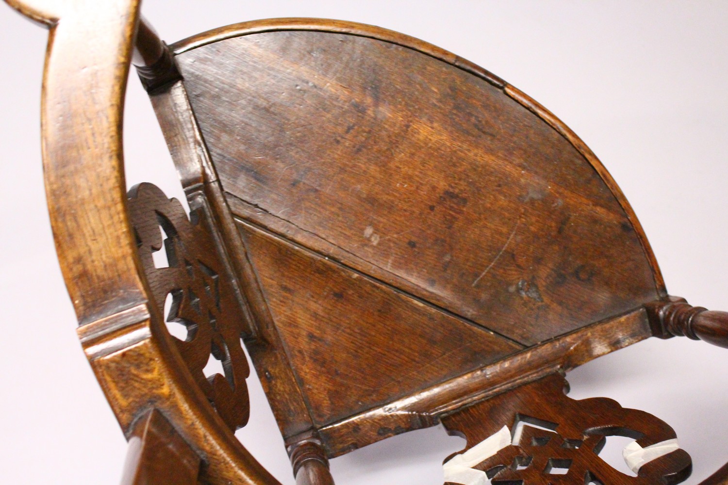 AN 18TH CENTURY OAK CORNER CHAIR, the curving back with pierced splats, solid seat on plain legs and - Image 11 of 12