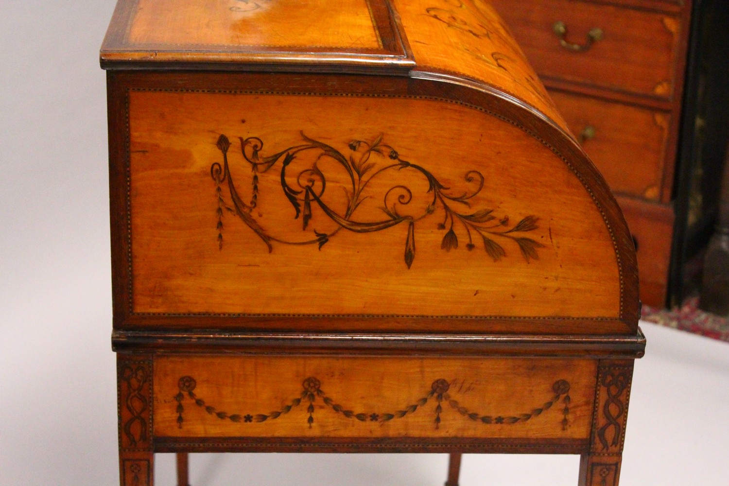 A SUPERB GEORGE III SATINWOOD INLAID CYLINDER BUREAU with urns, scrolls, ribbons and oval. The - Image 5 of 11