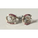 A PAIR OF SILVER HORSESHOE CUFFLINKS.