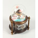 A SMALL NOVELTY AQUARIUM CLOCK. 5ins high.